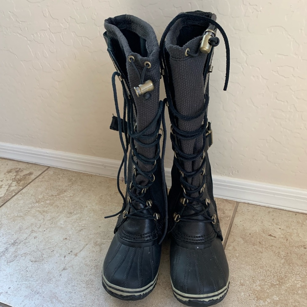 Sorel size 8.5 boots. Worn twice.